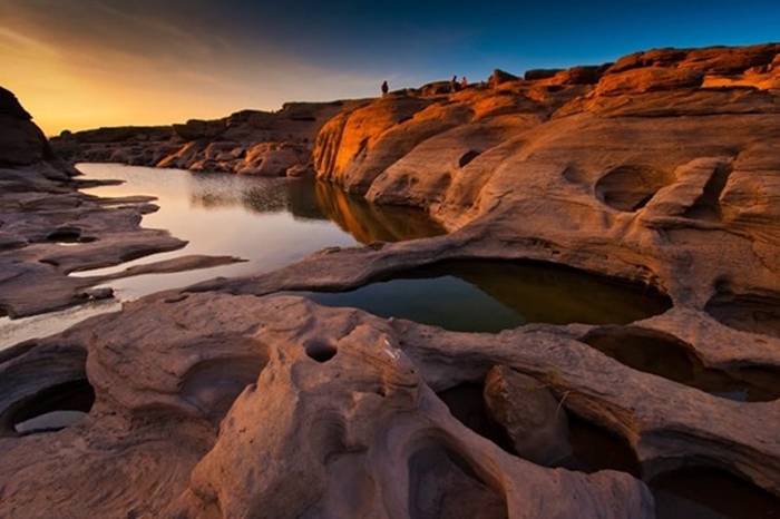 สามพันโบก